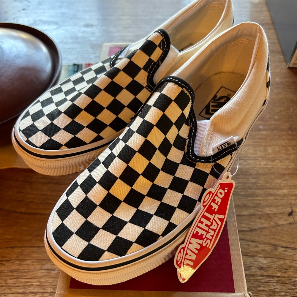 VANS Checkers Slip On NEW IN BOX Size 8
